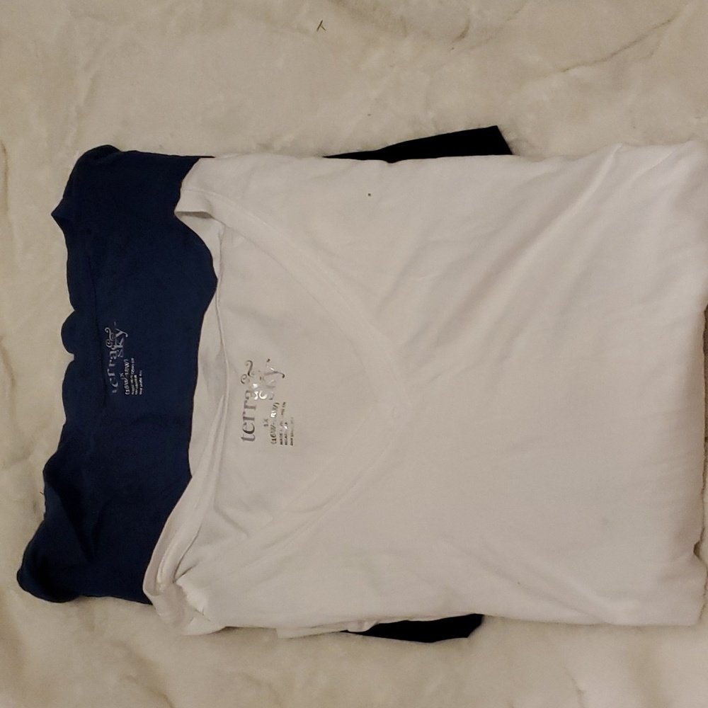 Terra & Sky Long Sleeve V-neck Shirts